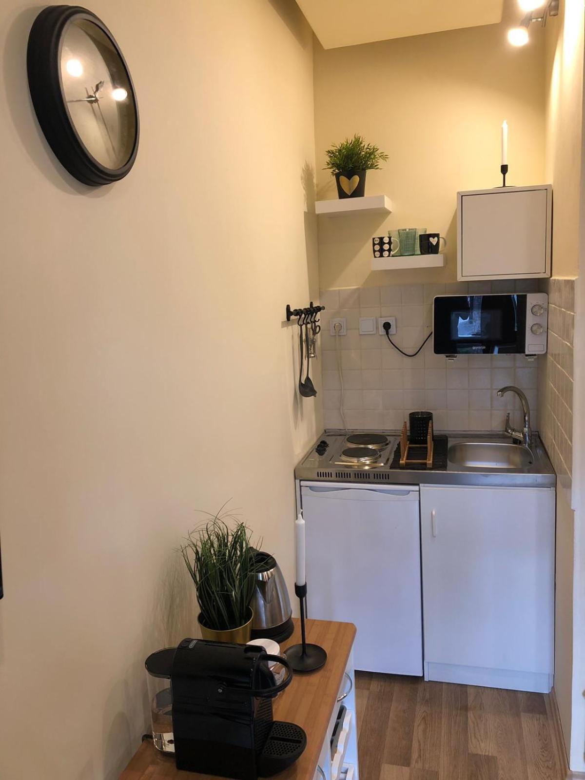 Black & White Apartments • Black Eger Ngoại thất bức ảnh