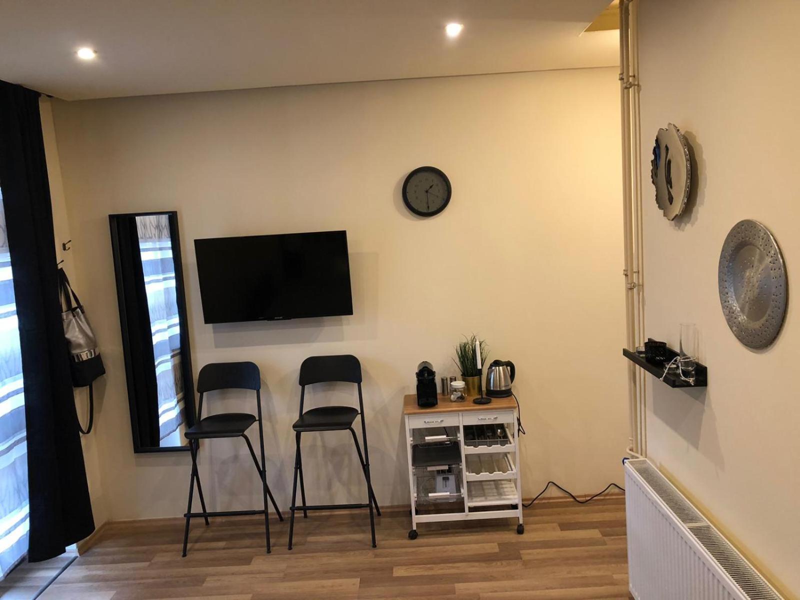 Black & White Apartments • Black Eger Ngoại thất bức ảnh